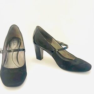 Life Stride Black Suede & Patent Leather Mary Jane Heels Size 8